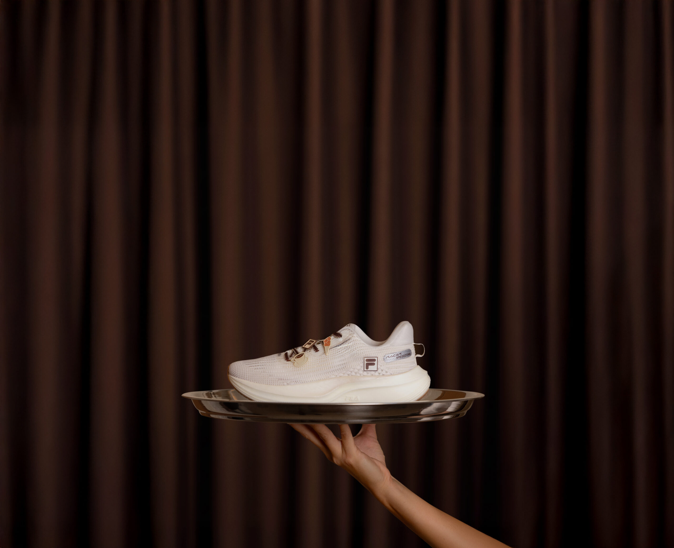 Em parceria com Manu Cit, FILA apresenta o Racer Speedzone Latte